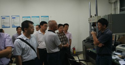 2015年5月5日，考察团成员参观了中南大学的实验室