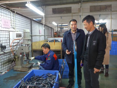 2016年11月29日，广东省铝加工专业委员会主任卢继带同南海铝材协会秘书处秘书，走访了会员企业四会市研创电器有限公司。